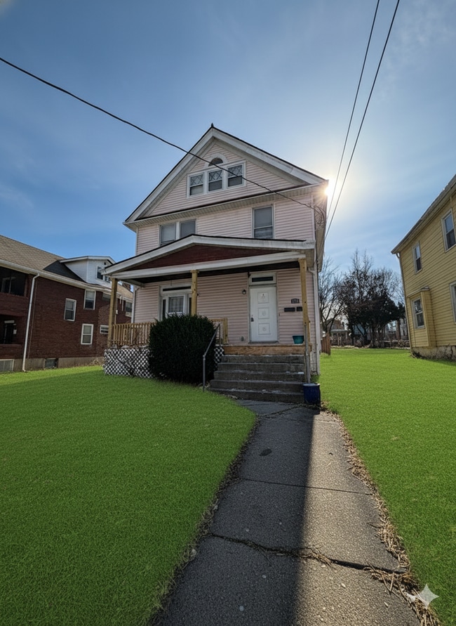 Building Photo - 2031 Hewitt Ave