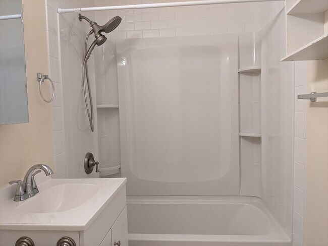 Building Photo - 26 Kenmar Dr