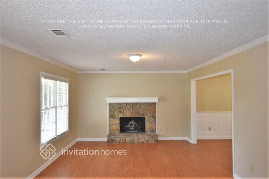 Building Photo - 135 Lacey Oak Ln