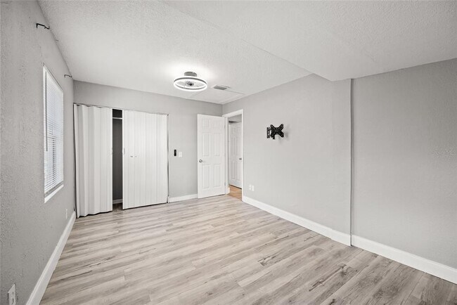 Building Photo - 605 S Disston Ave