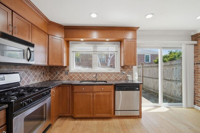 Building Photo - 1155 Dickinson St