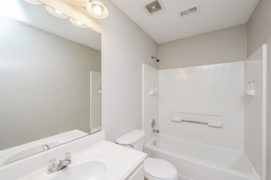 Building Photo - 2104 Aster Trail