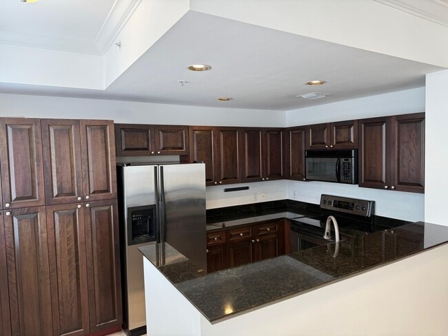 Building Photo - 606 Fern St