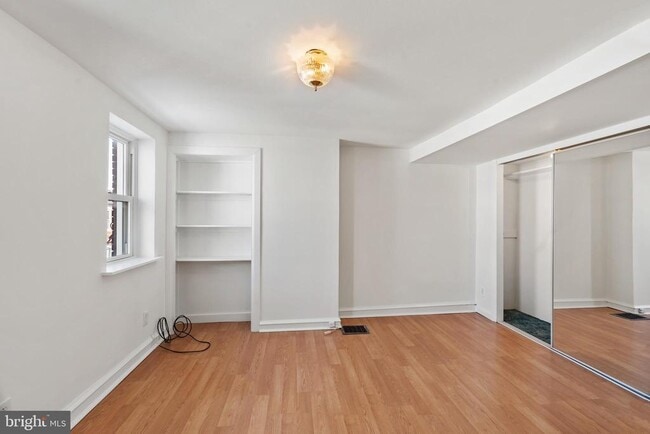 Building Photo - 236 Gerritt St