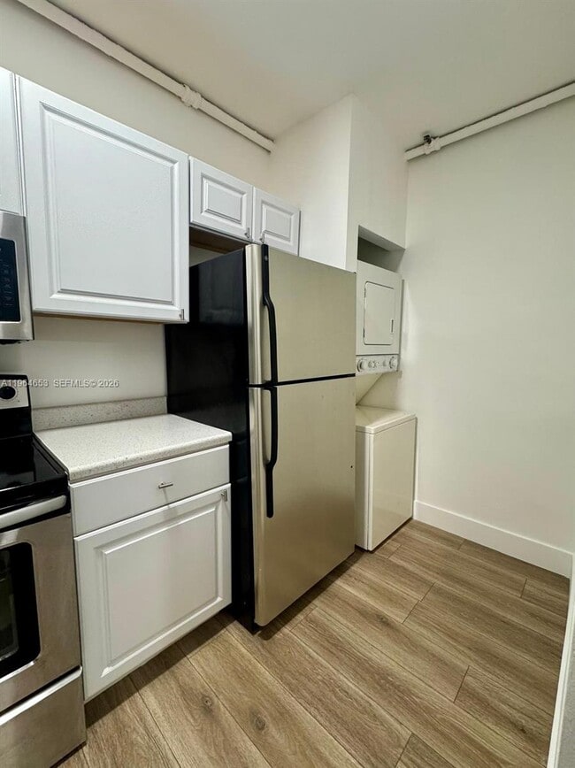 Building Photo - 842 Himmarshee St