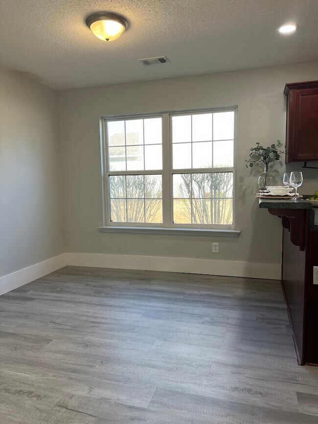 Building Photo - 82 Saddlebrush Rd