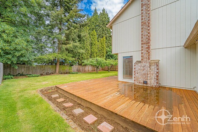 Building Photo - 5408 NE 101st Cir