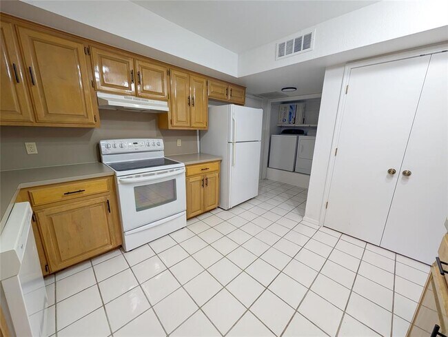 Building Photo - 12925 Carrie Ct