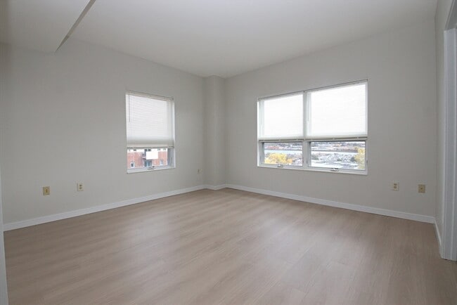 Building Photo - 175 Cottage St