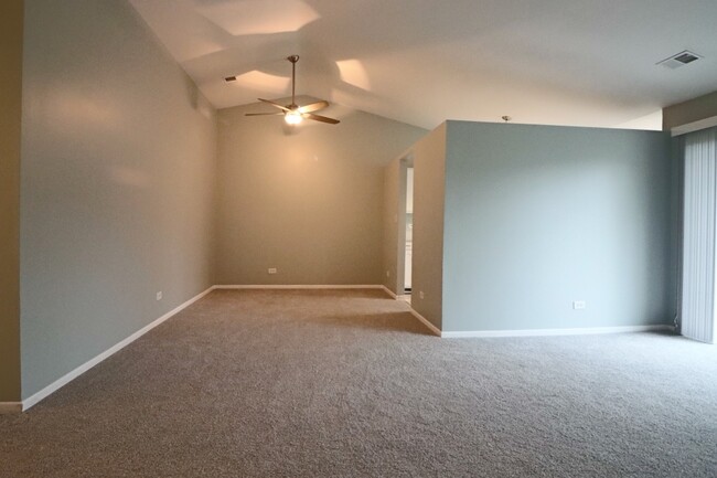 Building Photo - 1520 Commodore Ln