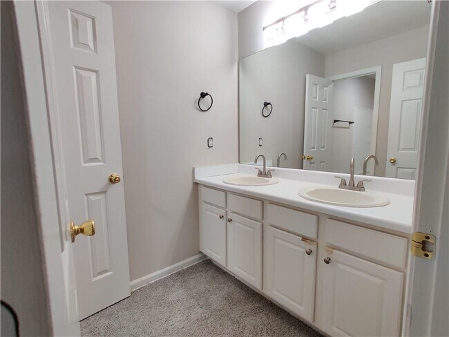 Building Photo - 2740 Waverly Hills Dr