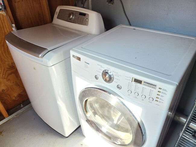 Building Photo - Raymond