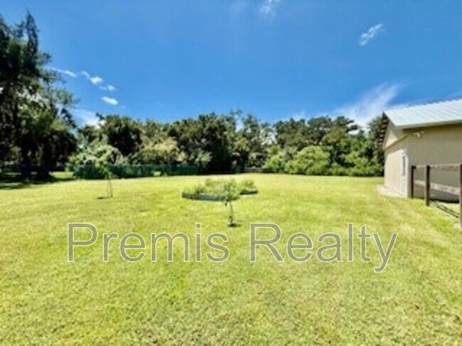 Building Photo - 1770 Braxton Bragg Ln