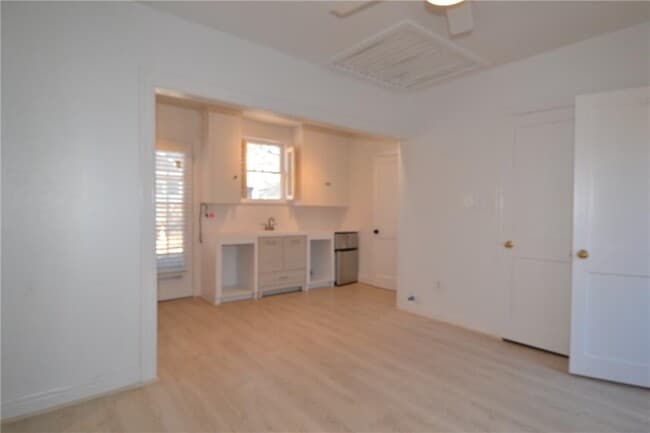 Building Photo - 2608 W 8th St