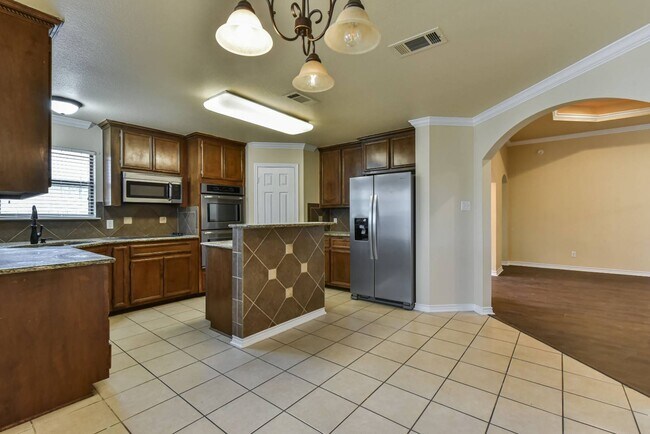 Building Photo - 6905 Deorsam Loop