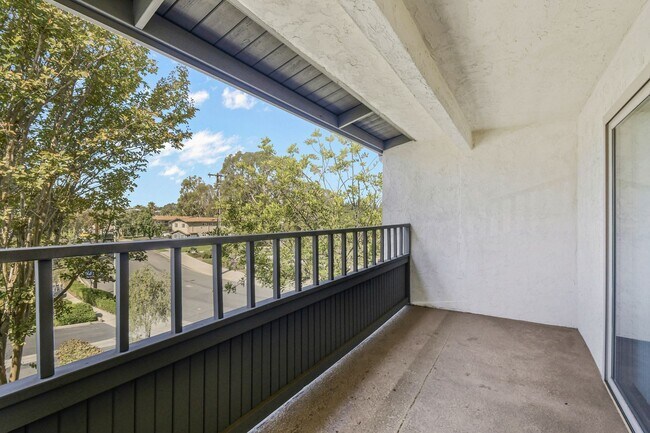 Building Photo - Pet Friendly & Remodeled 1BR Condo Near SDSU with Pool and Large Balcony