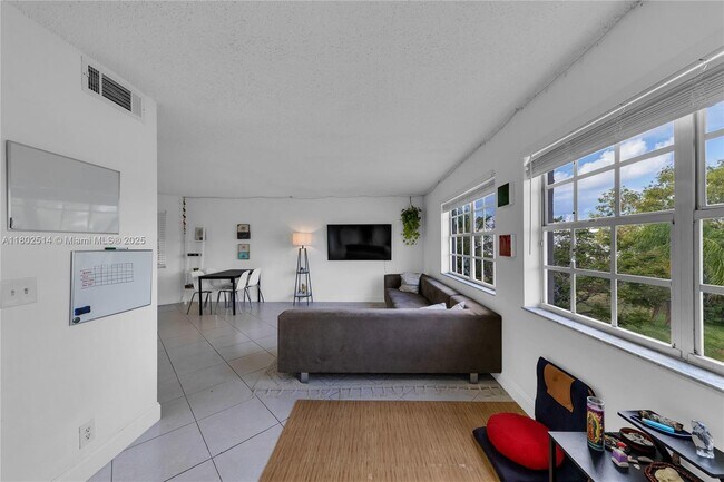 Building Photo - 333 SW 86th Ave