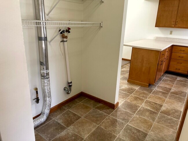 Building Photo - 6 Florentine Ct