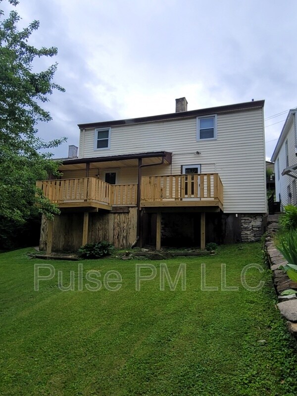 Building Photo - 816 Montague Rd