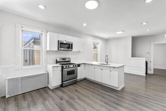 Building Photo - 394 Gregory St