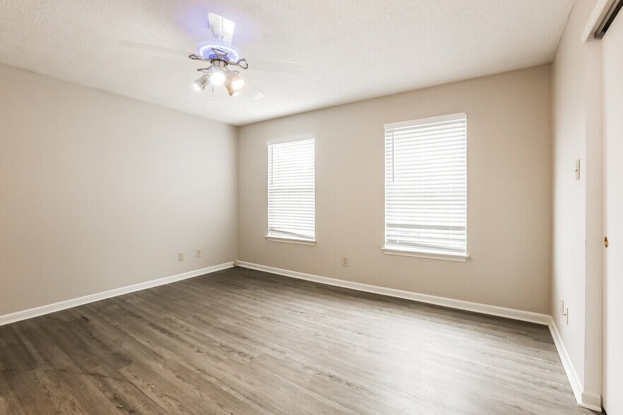 Building Photo - 10969 Sweetsen Rd