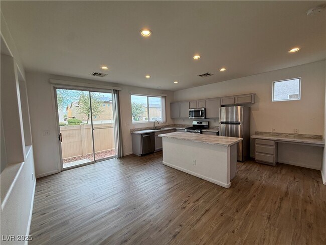 Building Photo - 6768 Wormwood Ln
