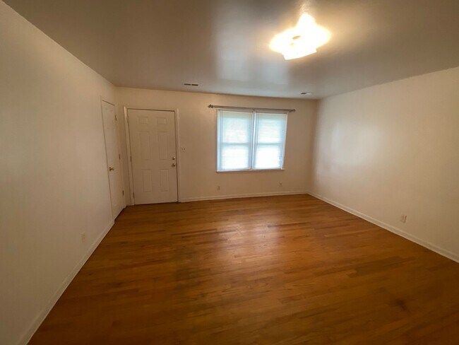 Building Photo - 208 Rosemont Dr