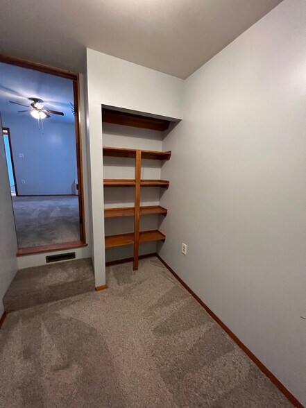 Bonus room 6 x 7. Suitable for office, nursery, or walk-in closet. - 1419 Morling Ave