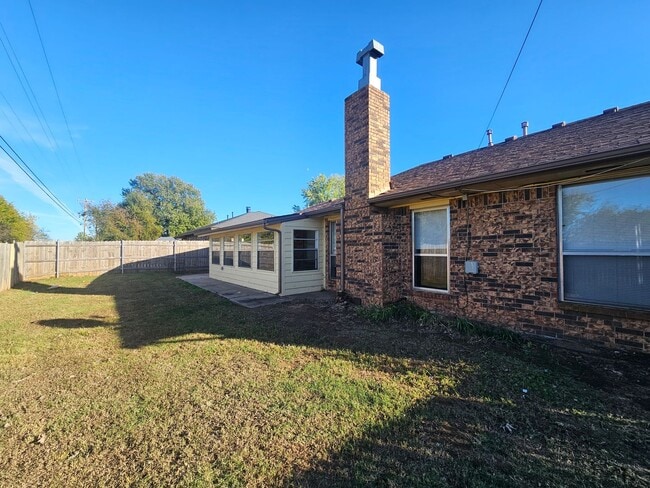 Building Photo - (3)Bed/(2) Bath with Shelter Avail NOW! Pet Negotiable.