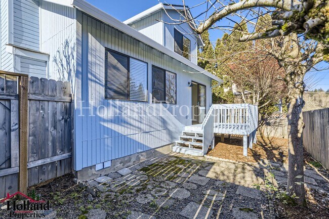 Building Photo - 16050 SW Old Oak Dr
