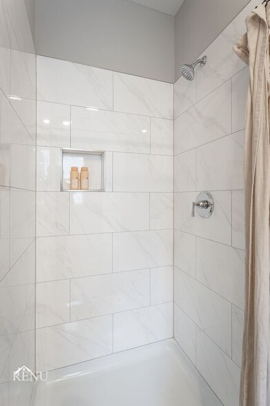 Building Photo - 2374 E 18th St Pl