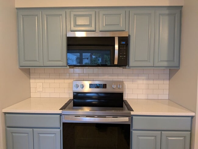 Building Photo - Gorgeous 4 Bed, 3 Bed House for Rent in Me...