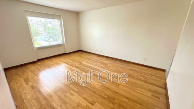 Building Photo - 1067 Regina Way