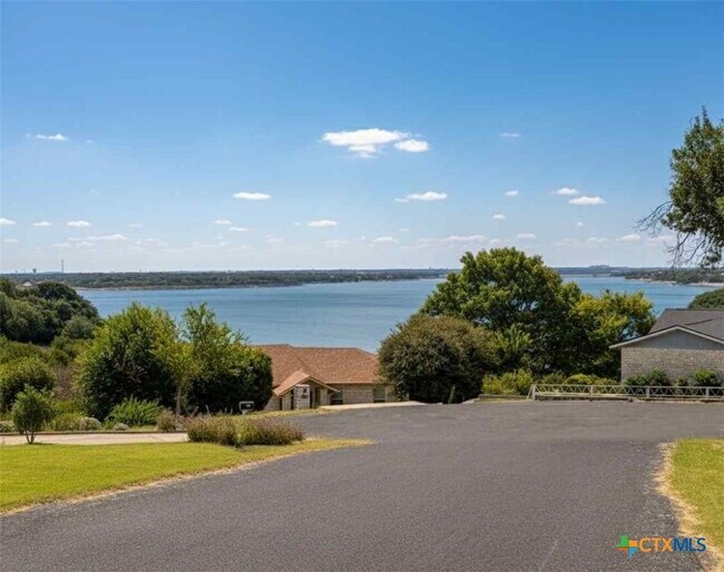 Building Photo - 7255 Woodlake Cir