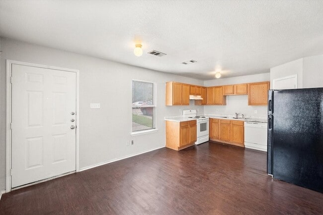 Building Photo - 404 Kings Way Dr