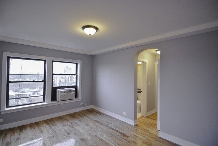 Building Photo - 555 W Arlington