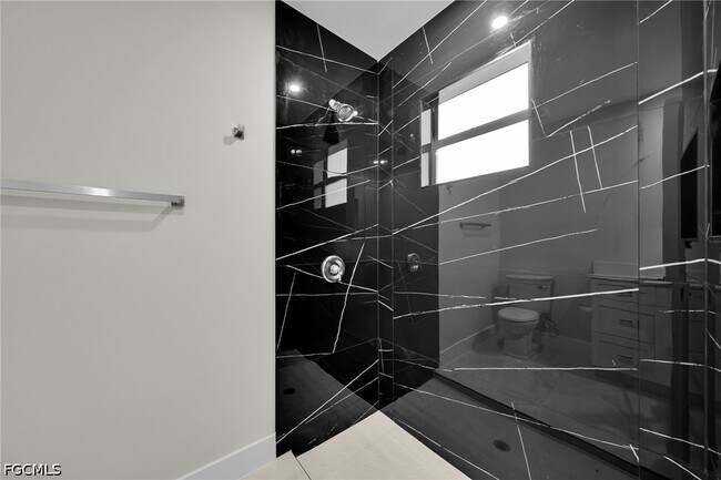 Building Photo - 462 Lampion Ave S