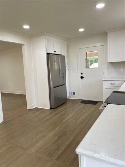 Building Photo - 475 Maxwell Rd