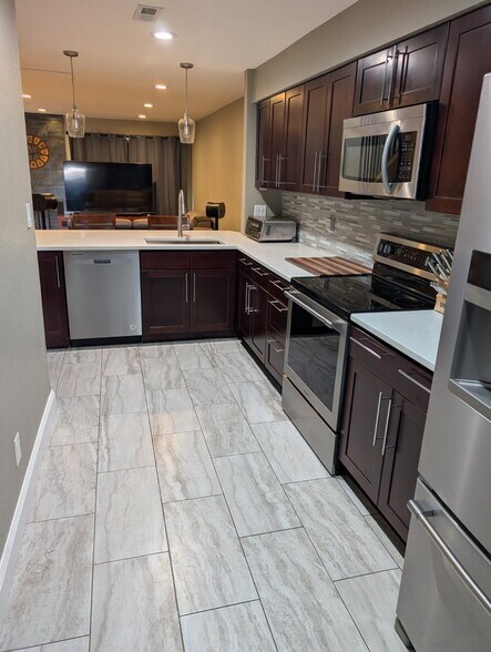 Building Photo - 14387 E Arizona Ave