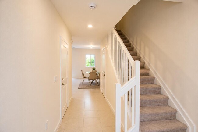 Building Photo - 5085 SW 37th St