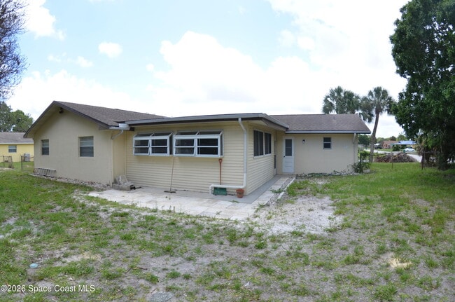 Building Photo - 300 Darrow Ave