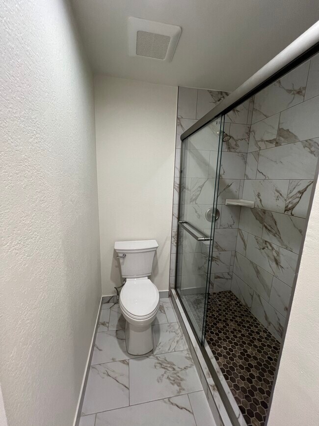 Bathroom - 7439 Woodman Ave