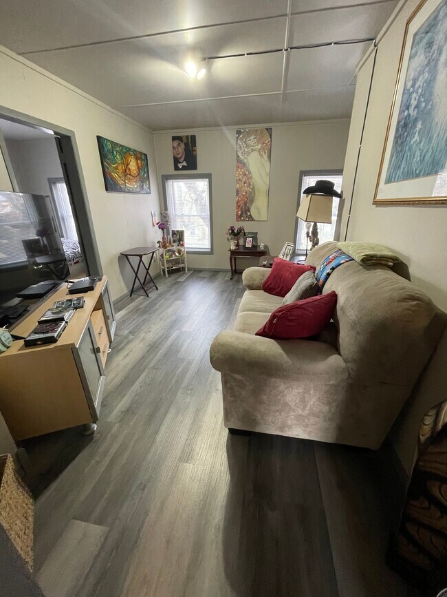 Building Photo - 324 Wilson St