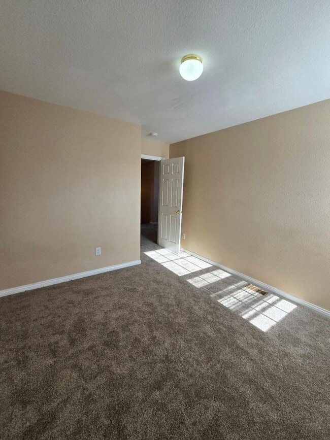 Building Photo - Spacious Four Bedroom Home Located on the S. Arlington and Troy Ave