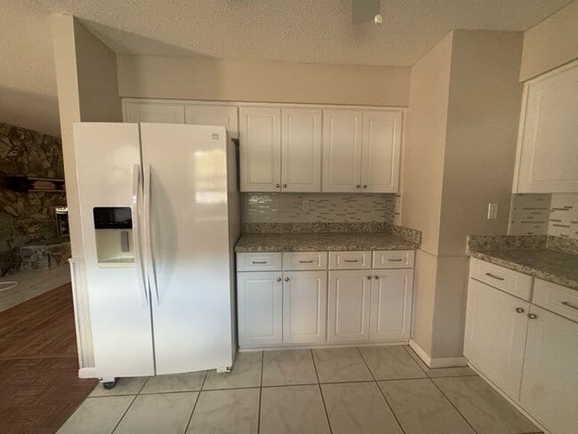 Building Photo - 1366 N Merlin Terrace