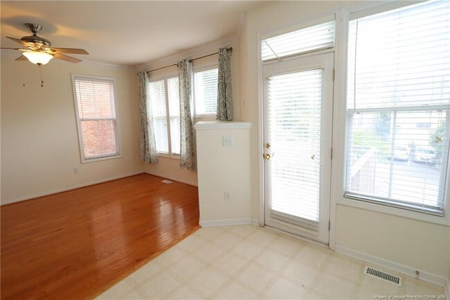 Building Photo - 416 Oak Pine Dr