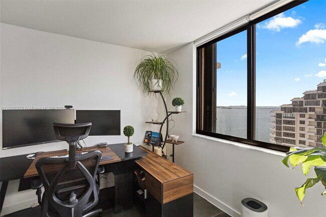 Building Photo - 540 Brickell Key Dr