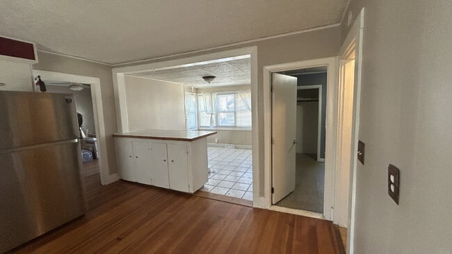 Building Photo - Cozy 3-Bed / 1-Bath Apartment in the Heart of Biddeford