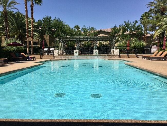 Building Photo - 2 Bedroom Condo In Guard Gated Summerlin C...