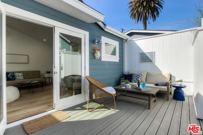 Building Photo - Bicknell Bungalows